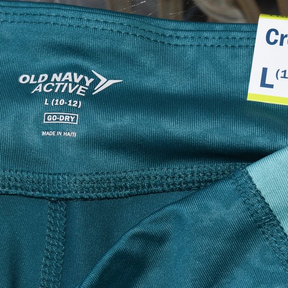 Old Navy Active Mid Rise Crop Pants NWT - Picture 3 of 3